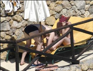 Toni Collette feet photo thumbnail