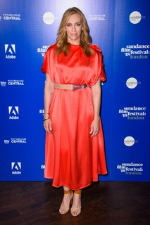 Toni Collette feet photo thumbnail