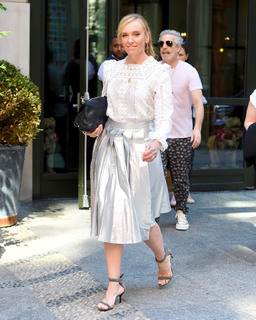 Toni Collette feet photo thumbnail