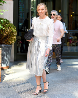 Toni Collette feet photo thumbnail