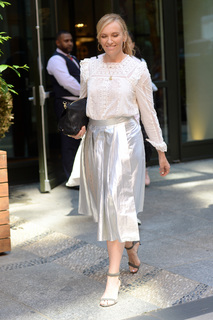 Toni Collette feet photo thumbnail