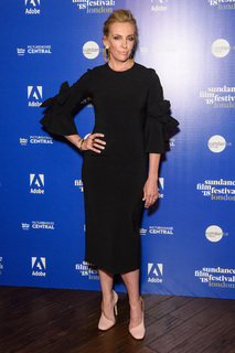 Toni Collette feet photo thumbnail