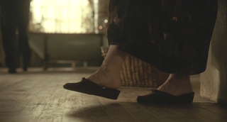 Toni Collette feet photo thumbnail