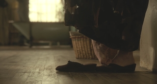 Toni Collette feet photo thumbnail