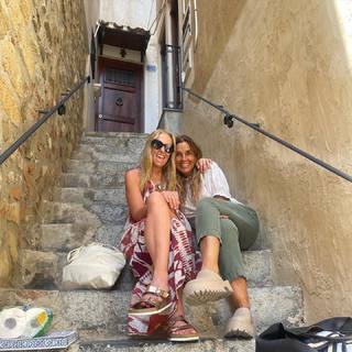 Toni Collette feet photo thumbnail