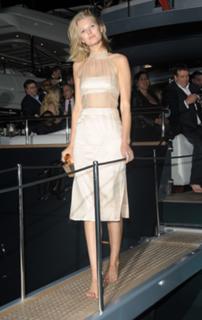 Toni Garrn feet photo thumbnail