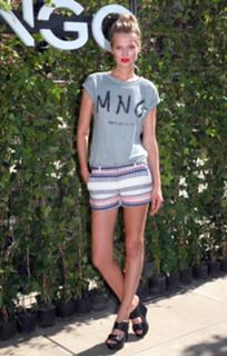 Toni Garrn feet photo thumbnail