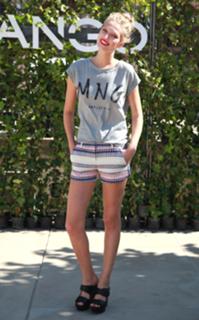 Toni Garrn feet photo thumbnail