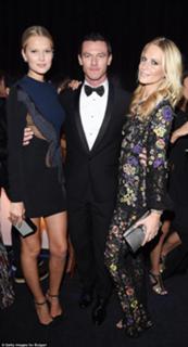 Toni Garrn feet photo thumbnail