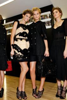 Toni Garrn feet photo thumbnail