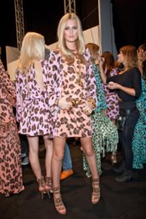 Toni Garrn feet photo thumbnail