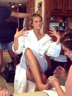 Toni Garrn feet photo thumbnail
