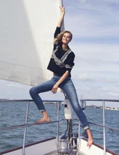 Toni Garrn feet photo thumbnail