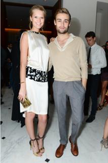 Toni Garrn feet photo thumbnail