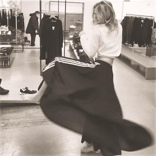 Toni Garrn feet photo thumbnail