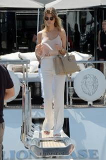 Toni Garrn feet photo thumbnail