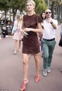 Toni Garrn feet photo thumbnail