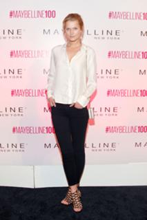 Toni Garrn feet photo thumbnail