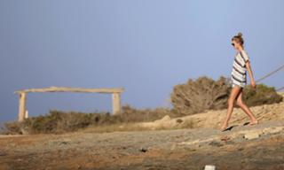 Toni Garrn feet photo thumbnail