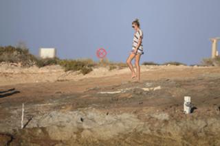 Toni Garrn feet photo thumbnail