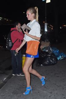 Toni Garrn feet photo thumbnail