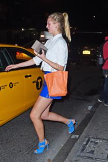 Toni Garrn feet photo thumbnail