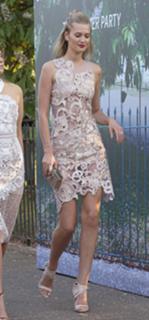 Toni Garrn feet photo thumbnail