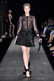 Toni Garrn feet photo thumbnail