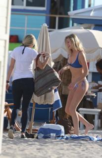 Toni Garrn feet photo thumbnail