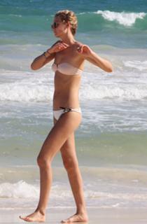 Toni Garrn feet photo thumbnail