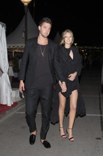 Toni Garrn feet photo thumbnail