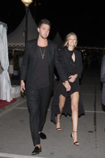 Toni Garrn feet photo thumbnail