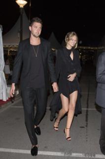 Toni Garrn feet photo thumbnail