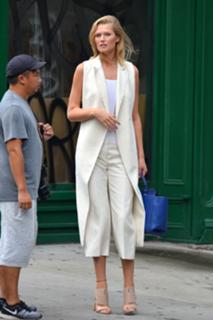 Toni Garrn feet photo thumbnail