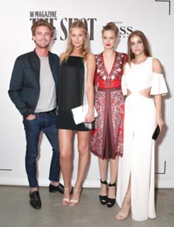 Toni Garrn feet photo thumbnail