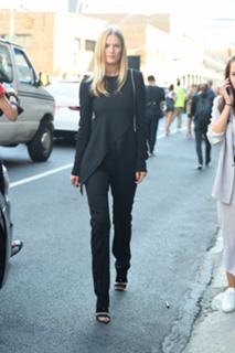 Toni Garrn feet photo thumbnail