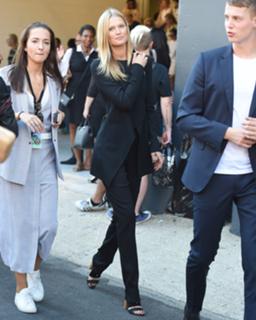 Toni Garrn feet photo thumbnail