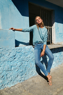 Toni Garrn feet photo thumbnail