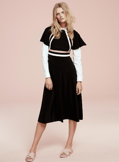 Toni Garrn feet photo thumbnail