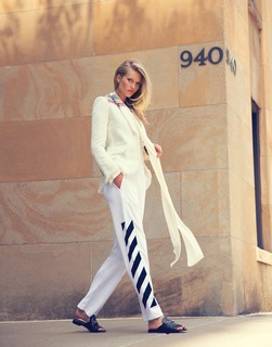 Toni Garrn feet photo thumbnail