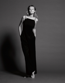 Toni Garrn feet photo thumbnail