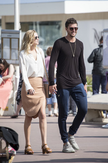 Toni Garrn feet photo thumbnail