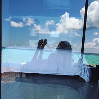 Toni Garrn feet photo thumbnail