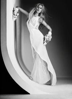 Toni Garrn feet photo thumbnail