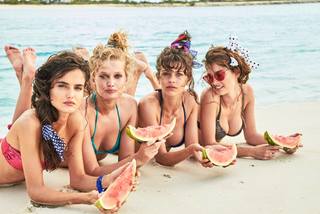 Toni Garrn feet photo thumbnail