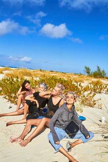 Toni Garrn feet photo thumbnail