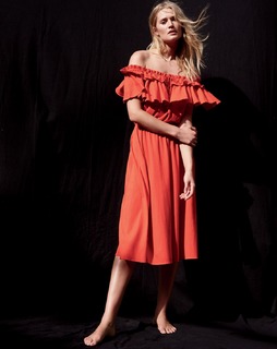 Toni Garrn feet photo thumbnail