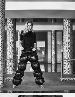 Toni Garrn feet photo thumbnail