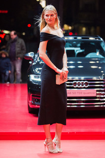 Toni Garrn feet photo thumbnail