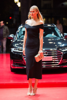 Toni Garrn feet photo thumbnail